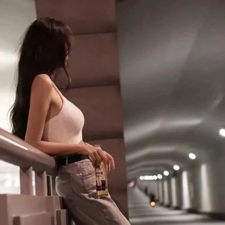 【青春遗憾美学】《升起的烟花，从下面看？还是从侧面看？》：不断重置时间只为和你在一起的夏天